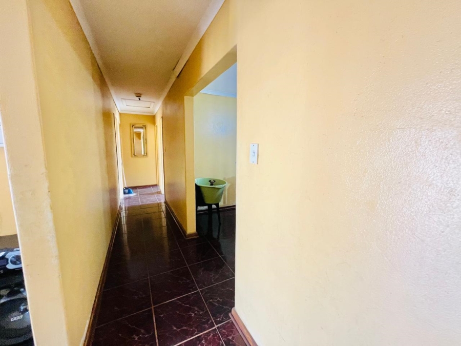 3 Bedroom Property for Sale in Molifi Tau Kloof Free State